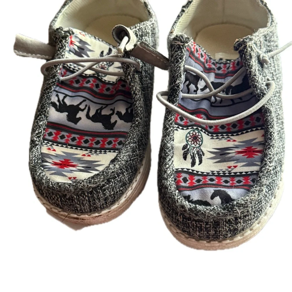 Stylish Kids Shoes with Patterned Design size 8 GUC